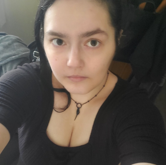 Meet your Posher, Sarah - Picture 3 of 3